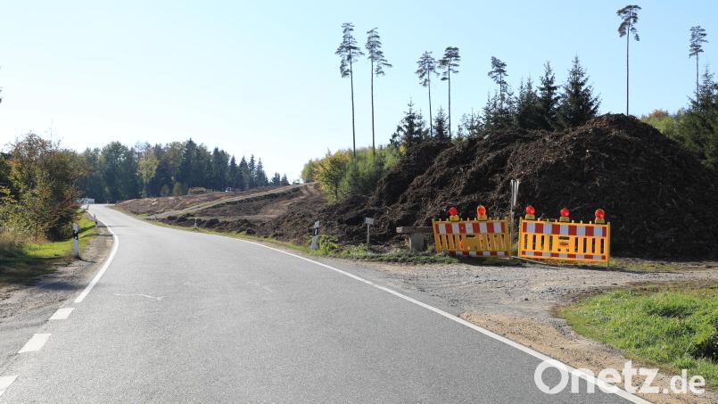Der mittlerweile fertiggestellte Ausbau der B 299 am Hessenreuther Berg zwischen Pressath und Erbendorf hat nun Auswirkungen auf die Gebietsgrenzen zwischen den Landkreisen Neustadt/WN und Tirschenreuth. Archivbild: njn