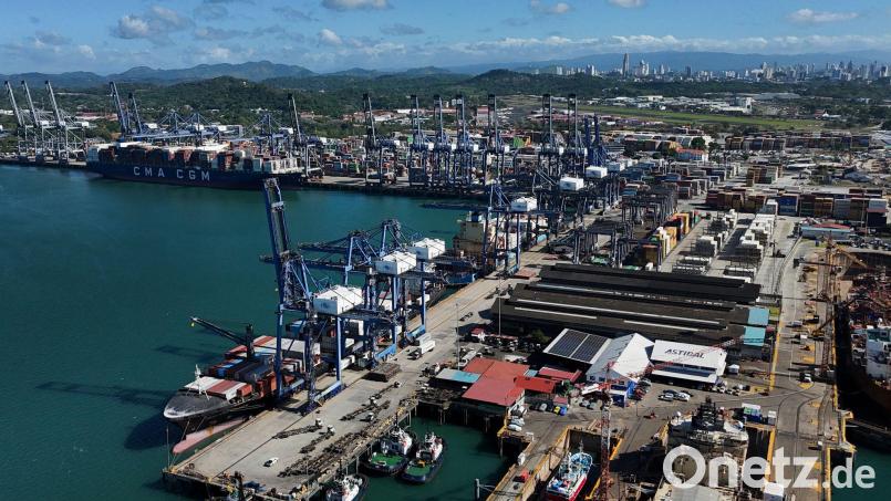 Panamas Verfassungsgericht hat die Verträge eines Hongkonger Konzerns für den Betrieb zweier am Panamakanal annulliert. Daran übt China deutliche Kritik. (Archivbild) Bild: Matias Delacroix/AP/dpa