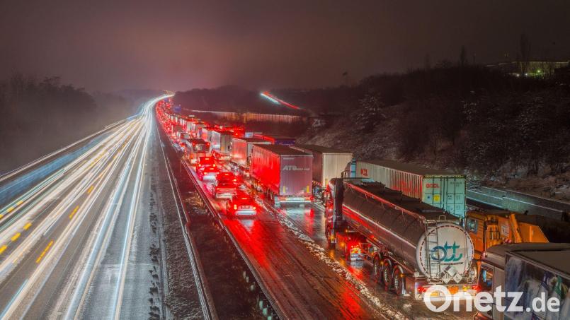 Der stundenlange Stau auf der A3 in Hessen hat sich aufgelöst. Bild: Andreas Arnold/dpa