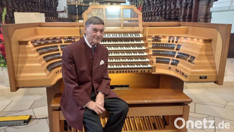 Professor Günther Kaunzinger spielt "Virtuose Orgelmusik durch Jahrhunderte". Bild: Sagstetter/exb