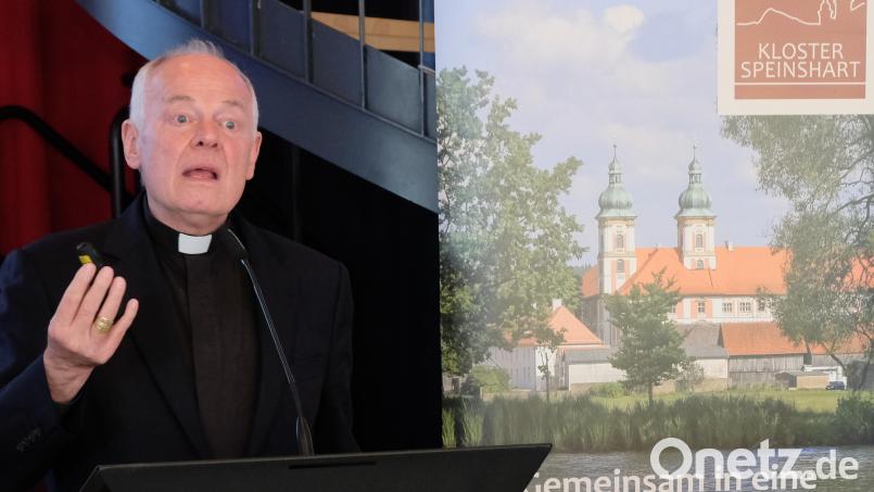 Der Einsatz von KI müsse konform mit den Menschenrechten und der Menschenwürde sein, forderte der Augsburger Weihbischof Anton Losinger bei seinem Festvortrag anlässlich des 45. Speinsharttages Bild: do