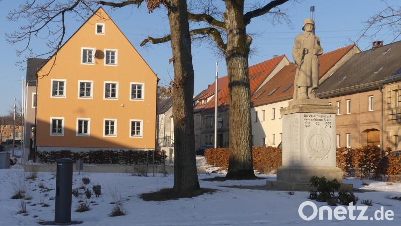 Im ersten Stock des Rathauses tagt stets das Stadtparlament von Neustadt am Kulm. Dieses wird nach der Kommunalwahl teilweise anders besetzt sein. Außerdem bekommt die Stadt einen neuen Bürgermeister. Bild: rn
