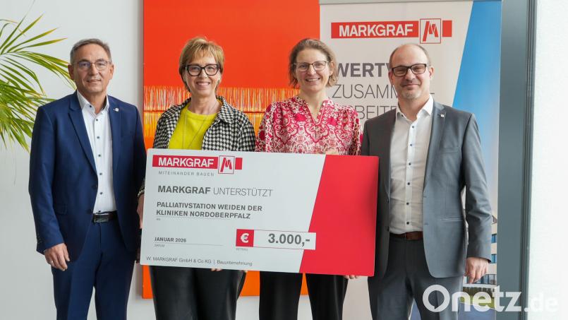 Sabine Zeidler und Dr. Stephanie Kuchlbauer (Zweite und Dritte von links) dankten für eine 3000-Euro-Spende der Firma Markgraf, die die Geschäftsführer Liborius Gräßmann (links) und Alexander Kopp überreichten. Bild: Jonas Gottsche