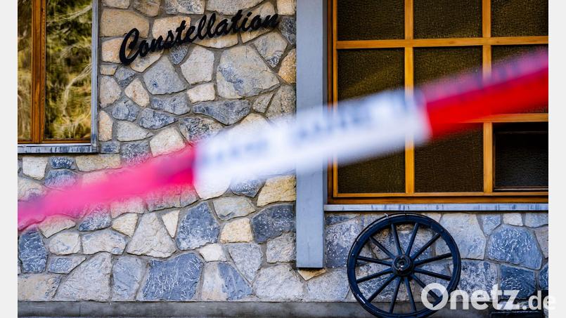 Einem bei der Brandkatastrophe in Crans-Montana schwer verletzten französischen Fußballer steht eine lange Genesung bevor (Archivbild). Bild: Jean-Christophe Bott/KEYSTONE/dpa