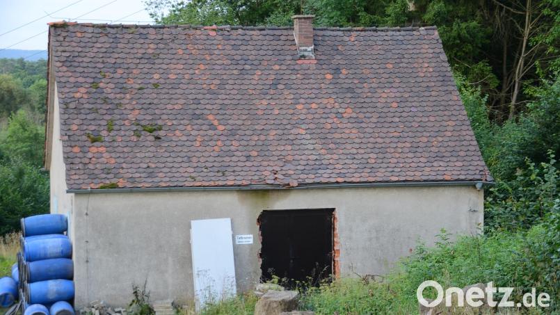 Das Pumphaus der Haidenaaber Tiefbrunnen wird abgebrochen und neu gebaut. Die Leitung zum zu sanierenden Tiefbrunnen I ist bereits verlegt. Nach der Sanierung wird das Schutzgebiet samt Verordnung neu festgesetzt. Bild: ak