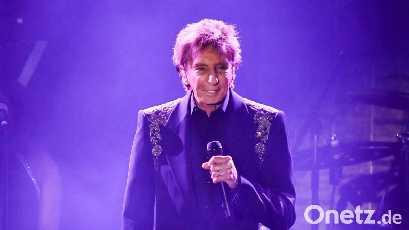 Barry Manilow muss weitere Konzerte absagen. (Archivbild) Bild: Richard Shotwell/Invision/AP/dpa