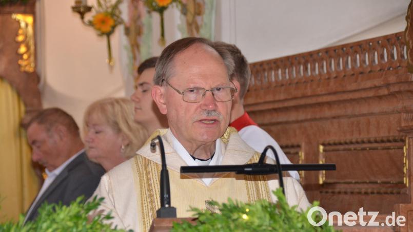 Waldeck hat seinen langjährigen Pfarrer Heribert Stretz mit einem Gottesdienst in den Ruhestand verabschiedet. Bild: ak