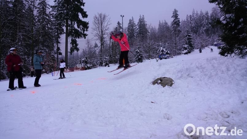 Auch ein kleiner Sprung gehörte zum Wettbewerb. Bild: fvo