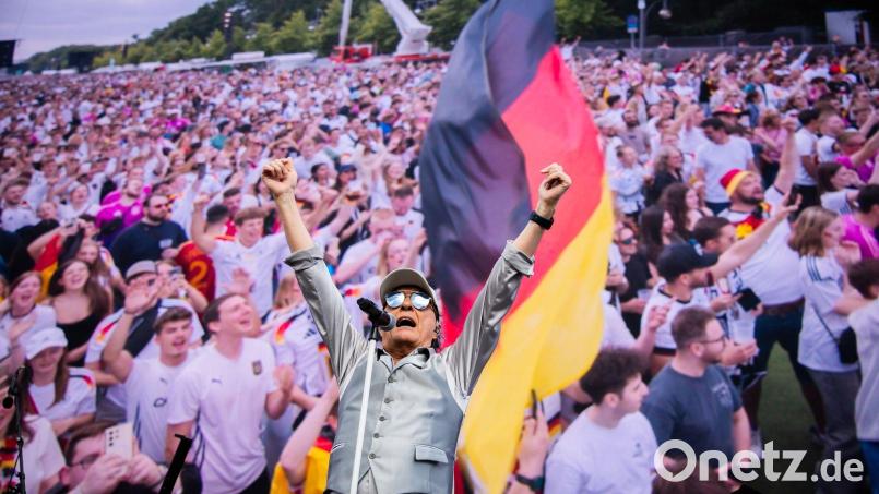 Wie bei der EM 2024 soll es auch in diesem WM-Sommer ein Public-Viewing-Angebot geben. (Archivbild) Bild: Christoph Soeder/dpa