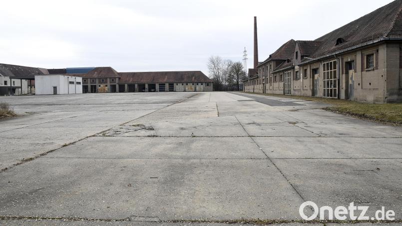 Wo heute noch Beton und Verfall zu sehen sind, wird in der Amberger Leopoldkaserne ein völlig neues Stadtviertel entstehen. Bild: Petra Hartl