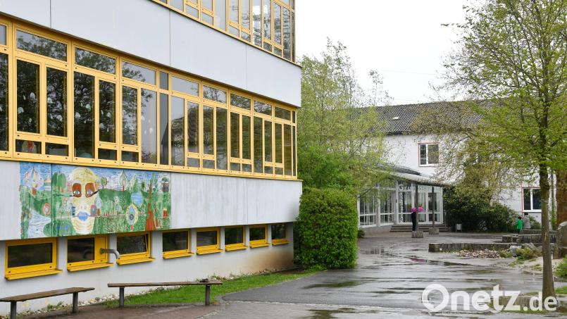Die beginnende Sanierung der Schule ist zweifellos das größte aktuelle Projekt in Kümmersbruck. Die vier Bürgermeister-Kandidaten nennen darüber hinaus aber noch weitere Themen, die ihnen persönlich besonders am Herzen liegen. Archivbild: Petra Hartl