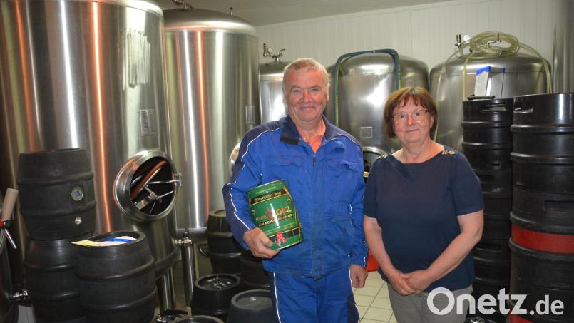 Wilhelm und Elisabeth Oppl öffnen ihre Zoiglwirtschaft letztmals am 15. November. Der Verkauf von Fässern soll weitergehen. Im Lagerraum warten bis zu 150 Hektoliter Zoigl auf Abnehmer. Bild: jr