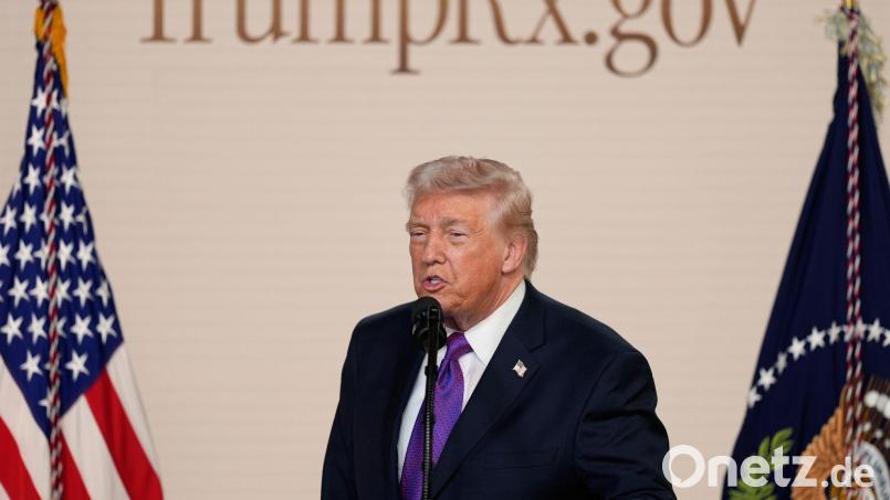 Trumps neue Regierungswebsite soll Amerikanern helfen, günstiger an Medikamente zu kommen. Bild: Alex Brandon/AP/dpa