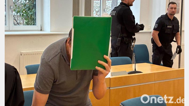 Der frühere Lehrer wurde wegen dutzendfachen Missbrauchs von Schülerinnen zu mehreren Jahren Haft verurteilt. Bild: Marie Frech/dpa