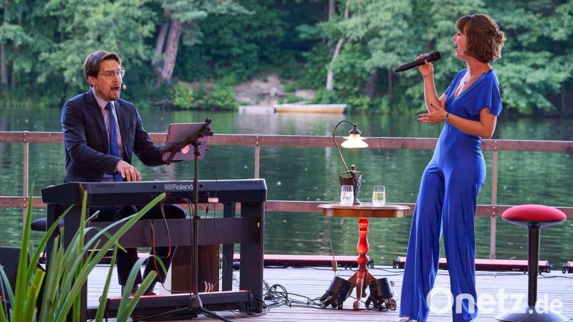 Franziska von Hülst (Gesang) und Andreas Lehmann (Klavier, Gesang) bringen ihre Lieblings-Musicalsongs in besonderem Gewand auf die Bühne. Bild: Florian Wein/Ovigo-Theater