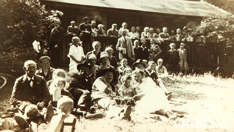 Ein Bild von einem Waldfest an der Blockhütte aus dem Jahr 1928. Archivbild: Stadtarchiv Bärnau