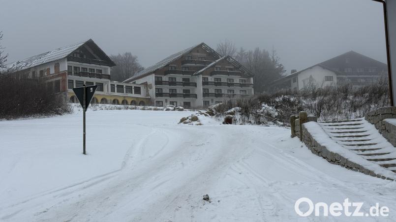 Das Hotel im Naturpark Steinwald war lange der größte Beherbergungsbetrieb im ganzen Landkreis Tirschenreuth. Heute findet man hier nur noch eine Bauruine. Bild: Gabi Schönberger