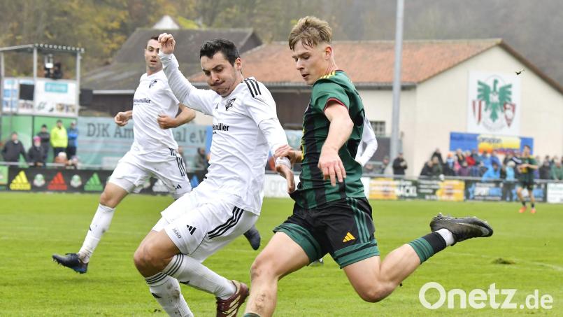 Simon Pirner (rechts) erzielte den Ehrentreffer für die DJK Ammerthal. Archivbild: Hubert Ziegler