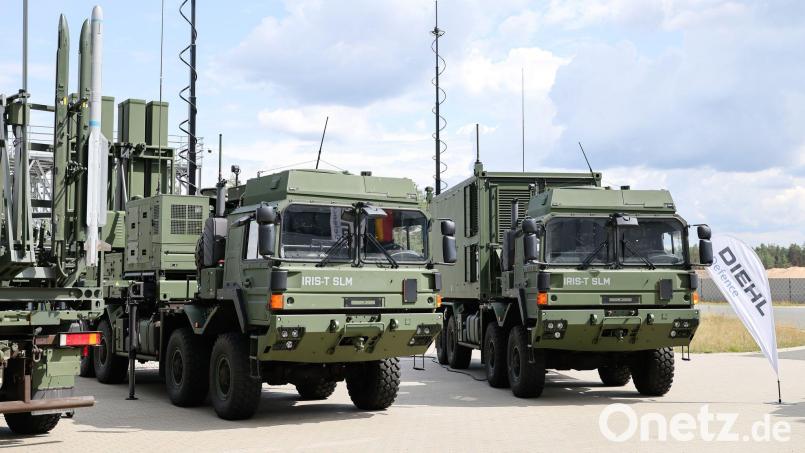 Großaufträge aus dem Rüstungssektor haben der Metall- und Elektroindustrie im letzten Quartal 2025 ein Auftragsplus bereitet. (Symbolbild) Bild: Daniel Löb/dpa