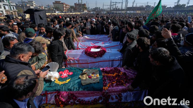 Nach Angaben aus Pakistan wurde der tödliche Anschlag im Nachbarland Afghanistan geplant. Der IS hatte die Tat für sich reklamiert. Bild: Anjum Naveed/AP/dpa
