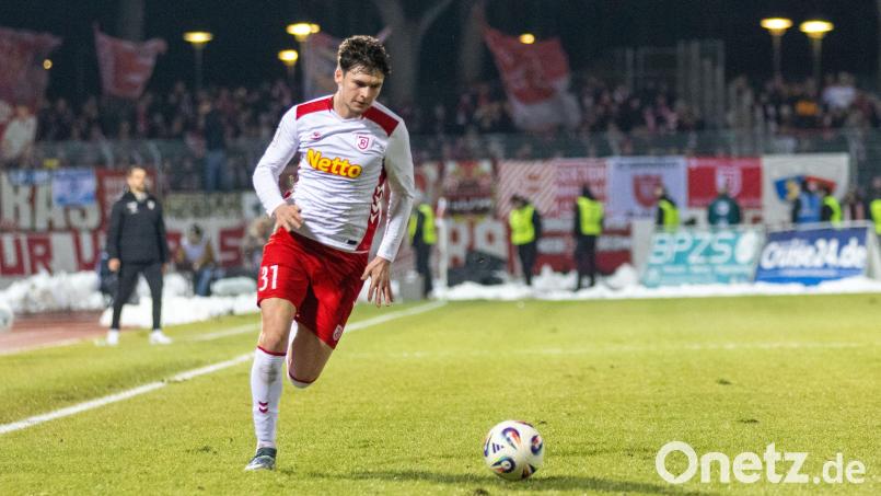 Leo Mätzler und der SSV Jahn empfangen am Samstag Viktoria Köln. Bild: Sascha Janne