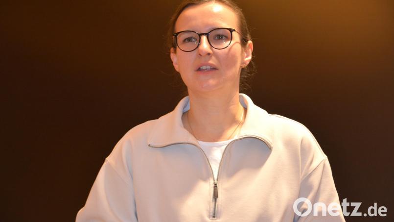 Projektleiterin Pia Meiller vom Institut für Energietechnik (IFE) der Ostbayerischen Technischen Hochschule Amberg-Weiden stellte am Donnerstagabend im Schafferhof die Schritte für die Wärmeplanung für die Marktgemeinde Konnersreuth vor. Bild: jr