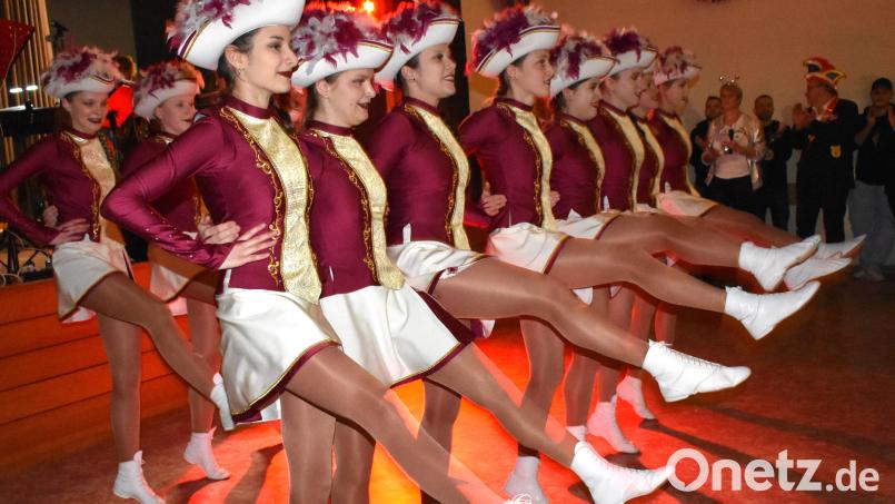 Viel Applaus gab's für die Eschenbacher Gardemädels. Bild: rgr