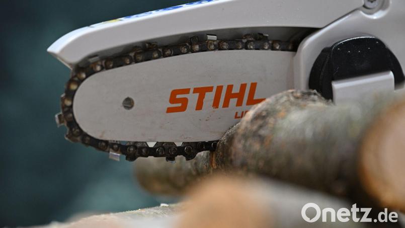 Unbekannte stahlen 14 Motorsägen aus einem Geschäft in Schwandorf. Die Polizei ermittelt. Symbolbild: Bernd Weißbrod/dpa