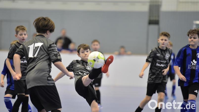 Szene aus dem Spiel Luitpoldhöhe-Traßlberg (am Ball) gegen Edelsfeld. Bild: Hubert Ziegler