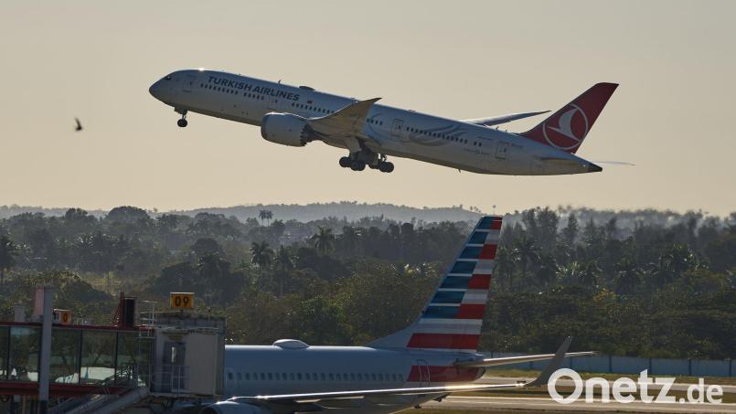 Wegen des US-Ölembargos hat Kuba unter anderem Sparmaßnahmen die Betankung von Flugzeugen ausgesetzt. Bild: Ramon Espinosa/AP/dpa