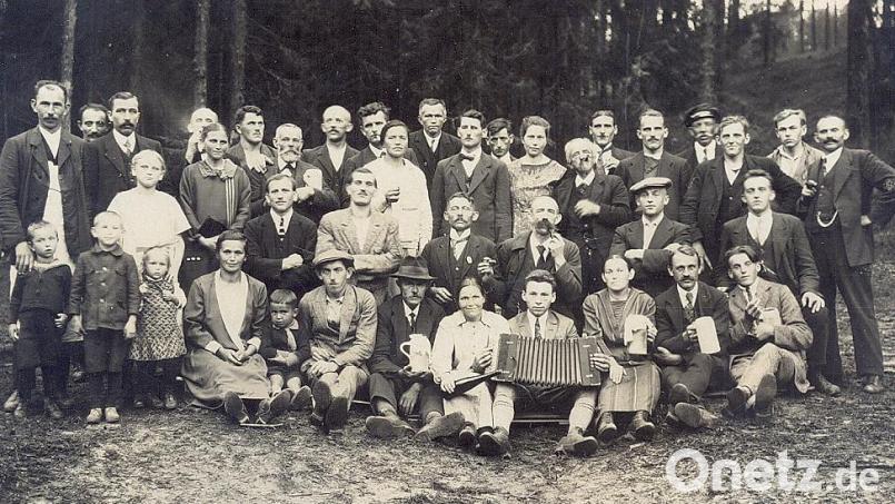 Das gut erhaltene Foto auf einer Postkarte stammt aus dem Jahr 1926 und zeigt stolze Klubmitglieder. Bild: war