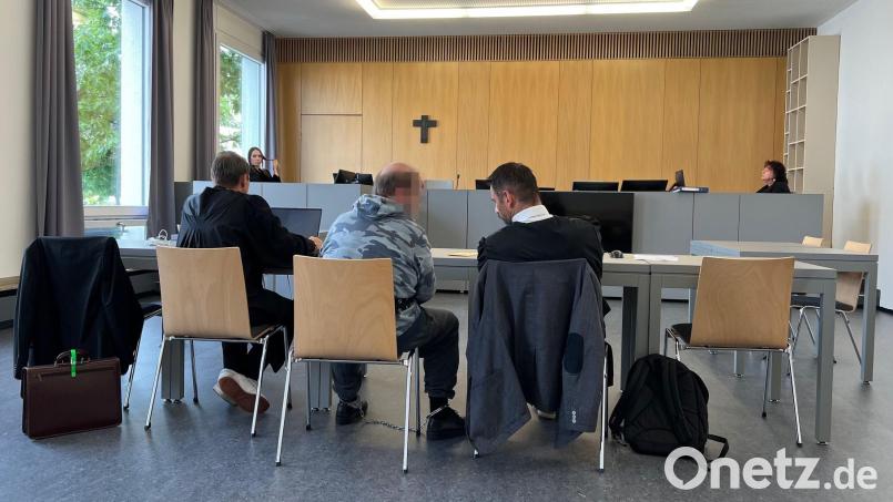 Ein 49-jähriger Vater soll seine Tochter mehrfach sexuell missbraucht haben. Nun muss er sich vor der ersten Strafkammer am Landgericht Weiden verantworten. Bild: juh
