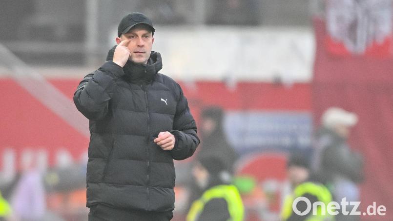 Leipzigs Trainer Ole Werner plädiert in der Schiedsrichterdebatte für Einfachheit. Bild: Harry Langer/dpa