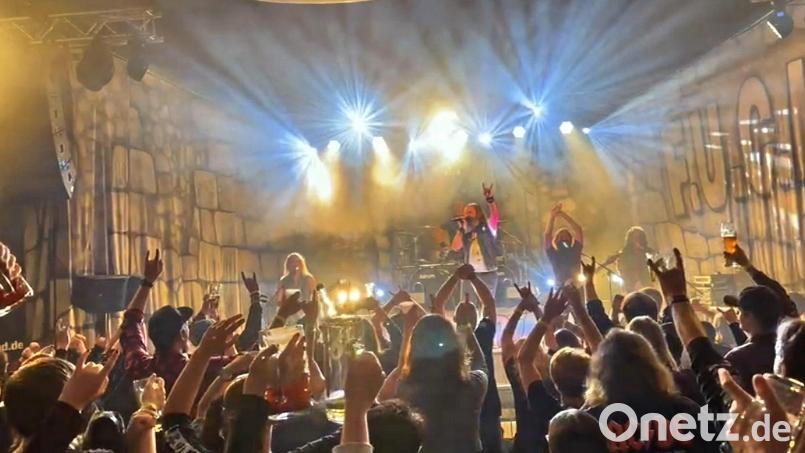 Zu den Klänge von F.U.C.K. ging das Publikum so richtig ab. Bild: whü
