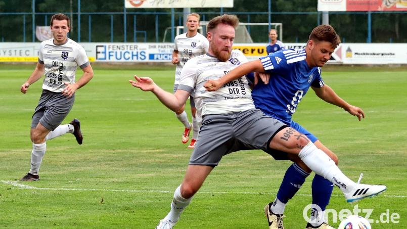 Dienstagabend um 19.30 Uhr setzt der SV Etzenricht seine Vorbereitungsspiele beim SV Raigering fort. Die zurückliegenden Duelle in der gemeinsamen Bezirksligazeit (Szene) verliefen spannend, endeten in Raigering unentschieden, zuhause siegte der SV Etzenricht. Archivbild: war