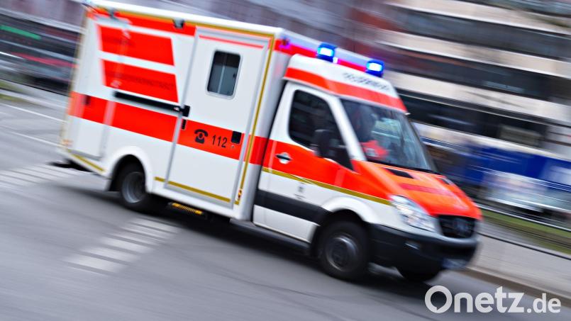 Der 23-Jährige wurde nach seinem Kollaps ins Krankenhaus gebracht. (Symbolbild) Bild: Nicolas Armer/dpa