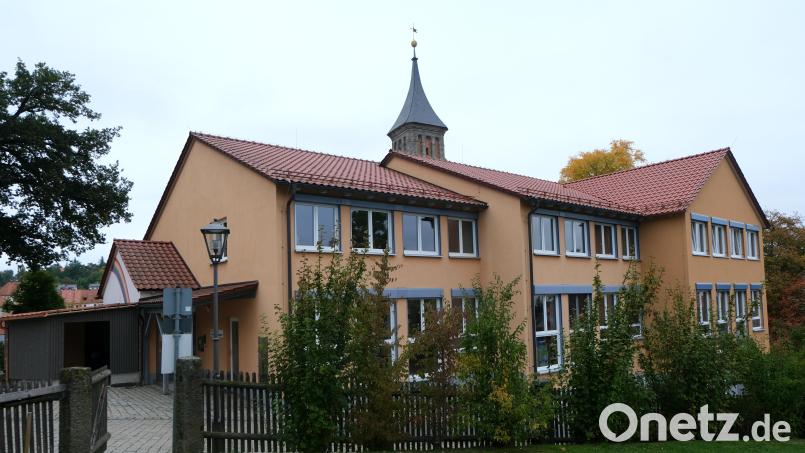 Die Ansicht des fertiggestellten Kindergartens "Unterm Regenbogen“ zeigt sich von seiner schönsten Seite. Bild: Fred Lehner