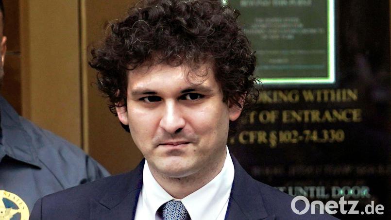 Sam Bankman-Fried, Gründer der Kryptowährungs-Börse FTX, wurde zu 25 Jahren Haft verurteilt. (Archivbild) Bild: Bebeto Matthews/AP/dpa