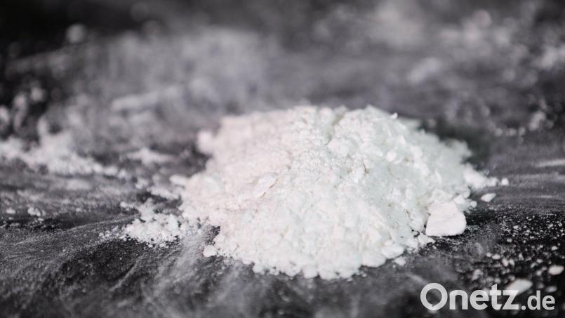 Vor Kindern soll der 32-Jährige Kokain konsumiert haben. (Symbolbild) Bild: Christian Charisius/dpa