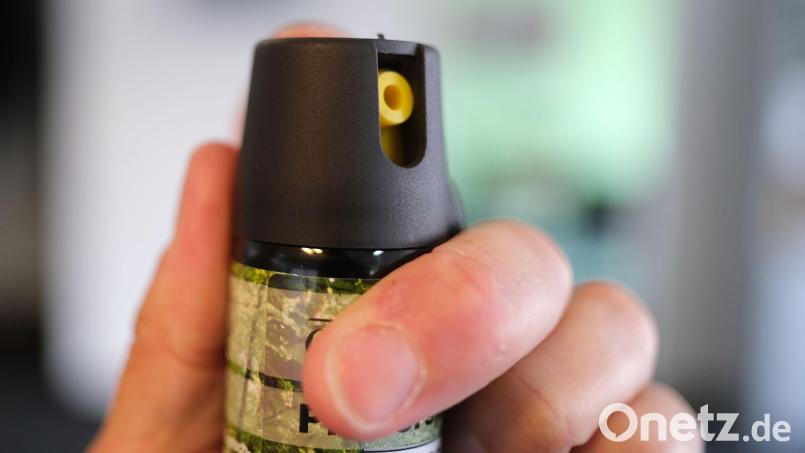 Mit Pfefferspray soll der Schüler acht Schülerinnen leicht verletzt haben. (Symbolbild) Bild: Bernd Weißbrod/dpa