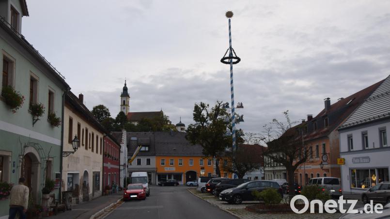 Der Stadtplatz von vorne links bis zur Kirche hin ist zentrale Maßnahme der Gestaltung des Marktbereichs. Pflasterung in Naturstein vorgesehen. Bild: fz