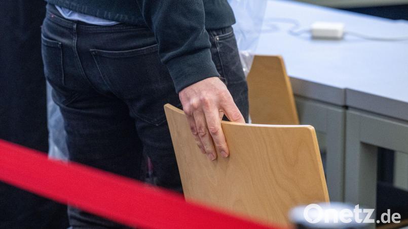 Im Champagner-Fall ist vor dem Landgericht Weiden ein Niederländer angeklagt. Er soll Logistiker eine Drogenbande gewesen sein. (Archivbild) Bild: Armin Weigel/dpa