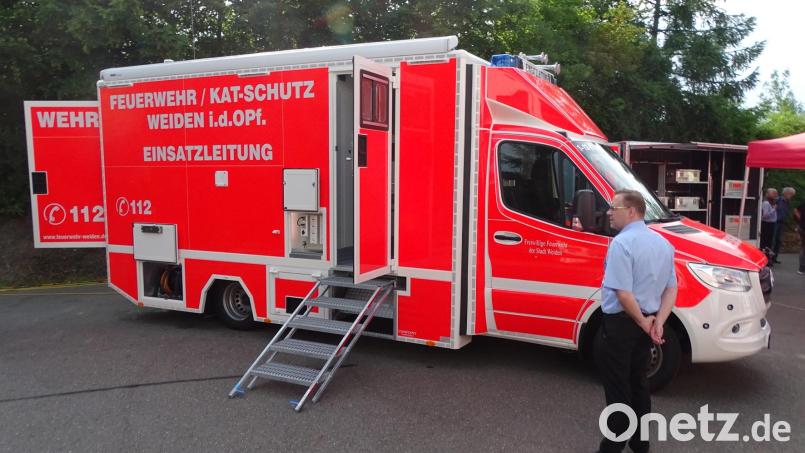 So sieht ein Einsatzleitwagen aus – hier das Exemplar der Feuerwehr Weiden. Auch die Feuerwehr Kemnath bekommt so ein Fahrzeug. Archivbild: Dobmeier