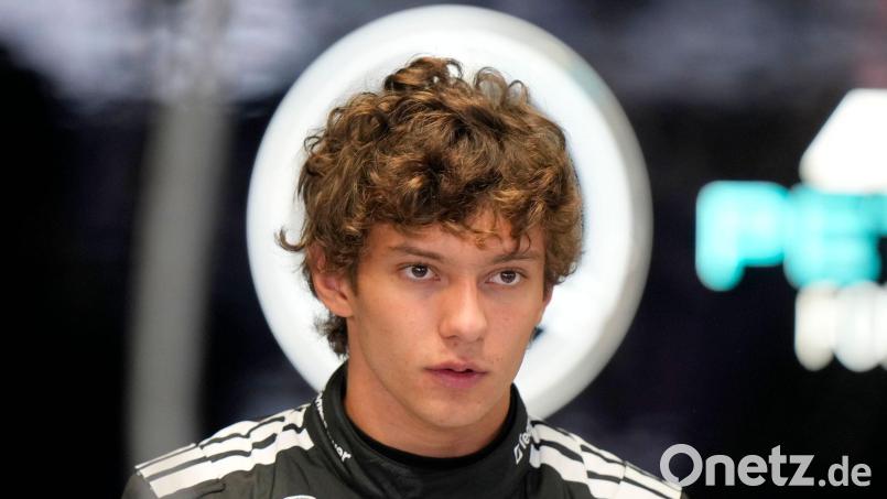 Eine Schrecksekunde gab es für Kimi Antonelli vor den Testfahrten. (Archivbild) Bild: Luca Bruno/AP/dpa