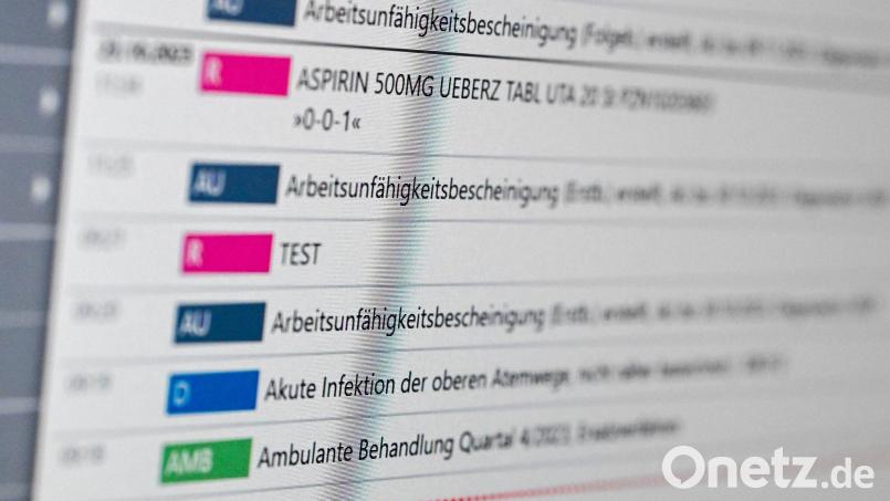 Die elektronische Patientenakte soll den früher üblichen Papierwust bei der Behandlung von Patienten überflüssig machen. (Symbolbild) Bild: Jens Kalaene/dpa/dpa-tmn