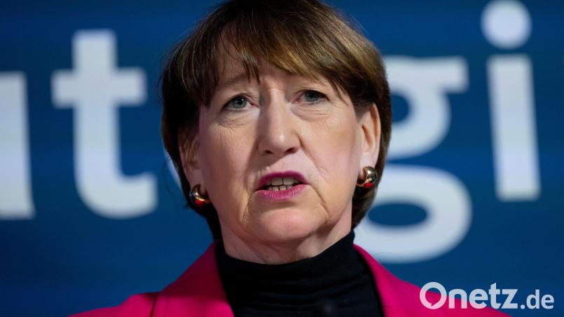 VDA-Chefin Hildegard Müller warnt vor weiteren Stellenverlagerungen der Autoindustrie ins Ausland. (Archivbild) Bild: Sven Hoppe/dpa