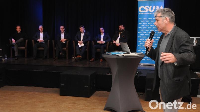 Das Podium, von links Stefan Kopp, Matthias Franke, Hans-Jürgen Strehl, Karlheinz Brandelik, Jörg Bruckner und Stefan Frank, mit Moderator Jürgen Herda. Bild: ge