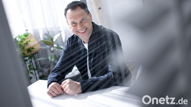 Sebastian Fitzek kann auch lustig: Sein komödiantischer Bestseller „Der erste letzte Tag“ wird jetzt von Prime Video verfilmt. Archivbild: Britta Pedersen/dpa