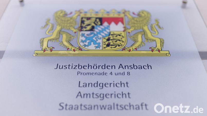 Der Mann versteckte Handys in einem Toilettenraum im Amtsgericht Ansbach. Archivbild: Daniel Karmann/dpa