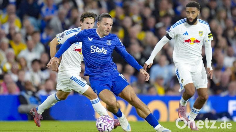 Der Everton-Spieler Jack Grealish (M) muss mehr als 1.100 Euro Strafe zahlen, weil sein Lamborghini geblitzt wurde. (Archivfoto) Bild: Danny Lawson/PA Wire/dpa